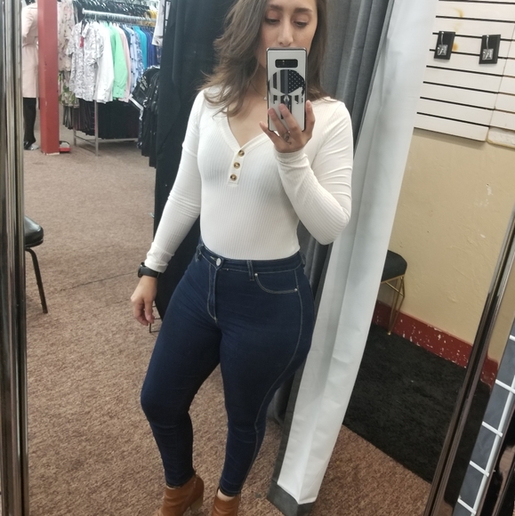 Milenio Clothing - Picture 2 of 5